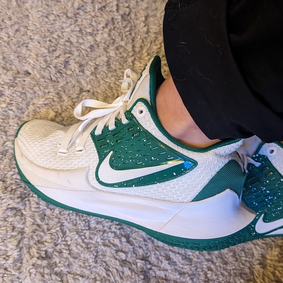 Nike youth 7 Kyrie green and white speckle worn but good condition - Picture 11 of 12